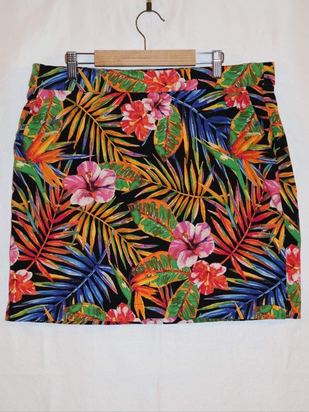 Rafaella Vibrant Tropical Stretch Lux Skort.